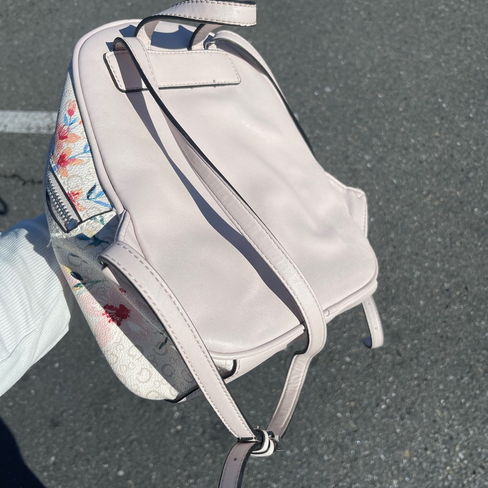 Guess backpack - Picture 2 of 5